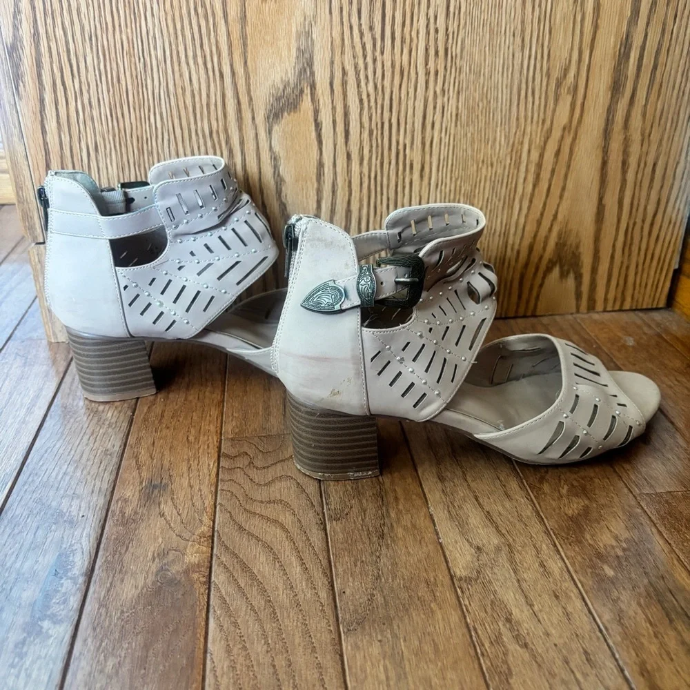 Women’s heels size 8 - Picture 4 of 8